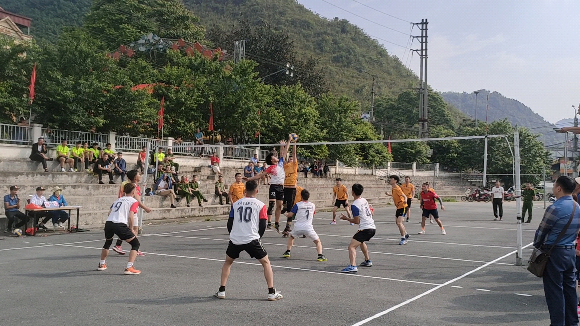 Huyện Quản Bạ tổ chức giải vô địch bóng chuyền nam, nữ năm 2024.