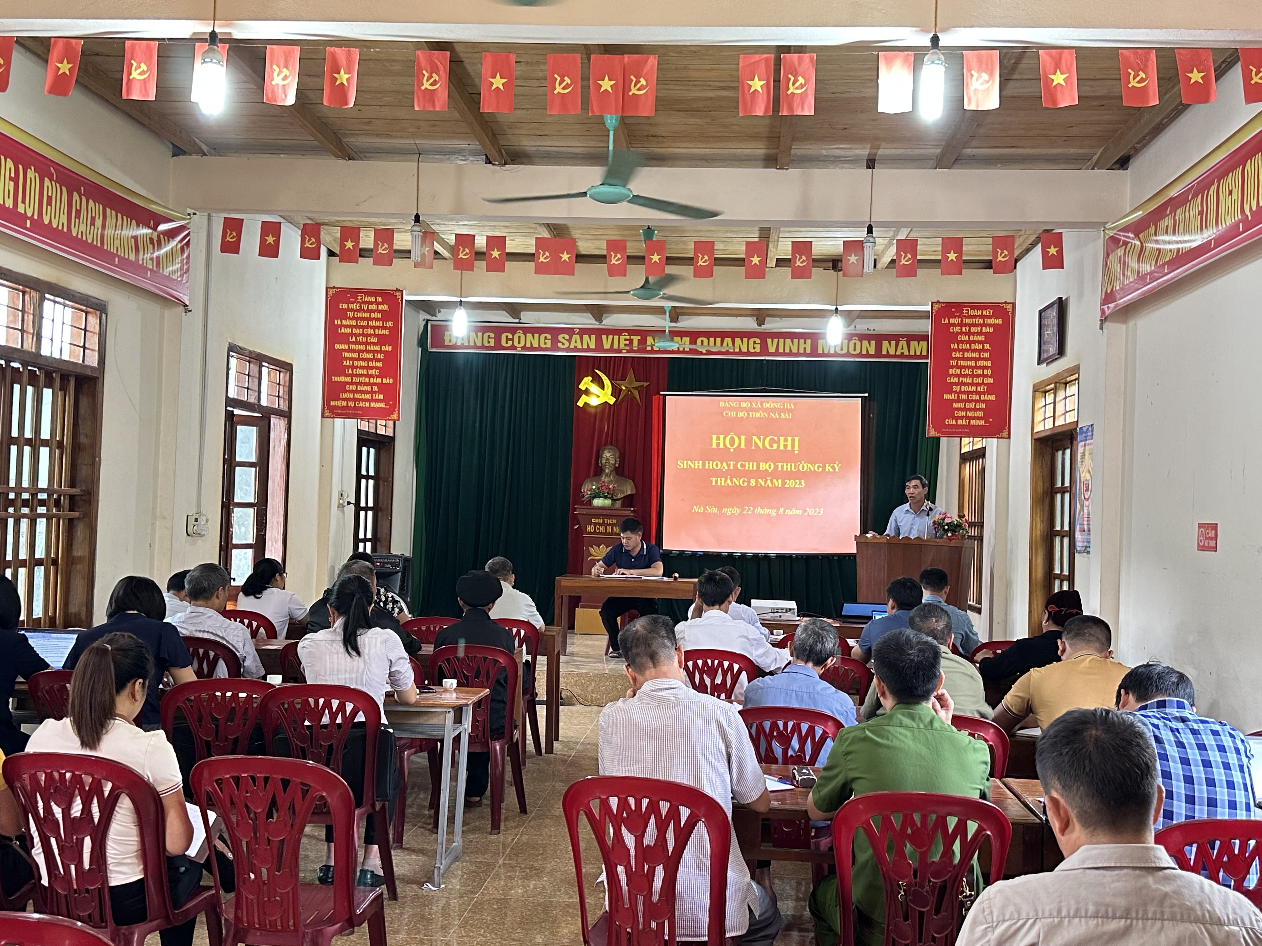 Chi bộ thôn Nà Sài xã Đông Hà sinh hoạt thường kỳ tháng 8 năm 2023