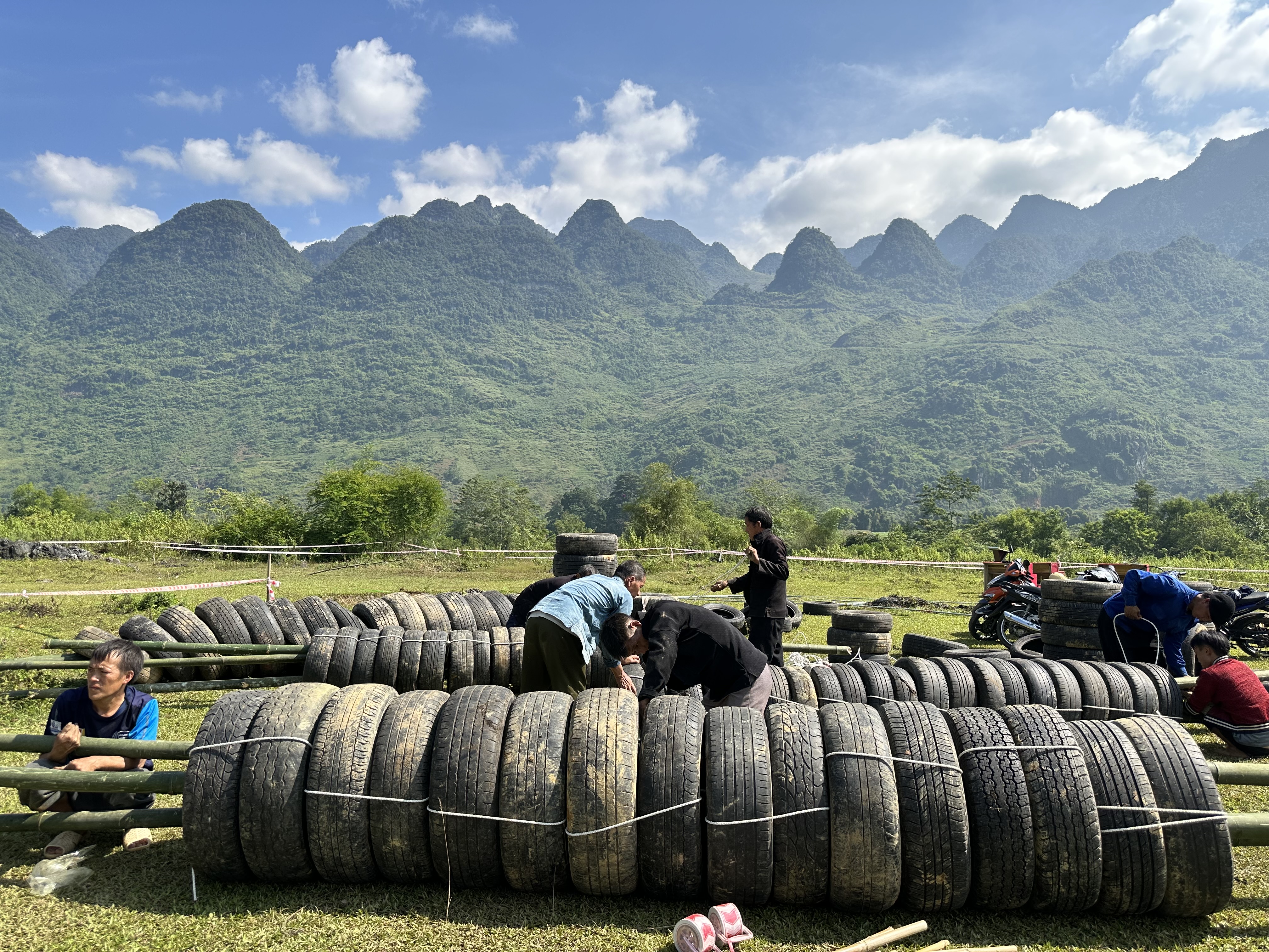 Quản Bạ. Công tác chuẩn bị cho giải Trình diễn xe mô tô, ô tô mạo hiểm “Tinh thần đá” tỉnh Hà Giang lần thứ IV, năm 2023