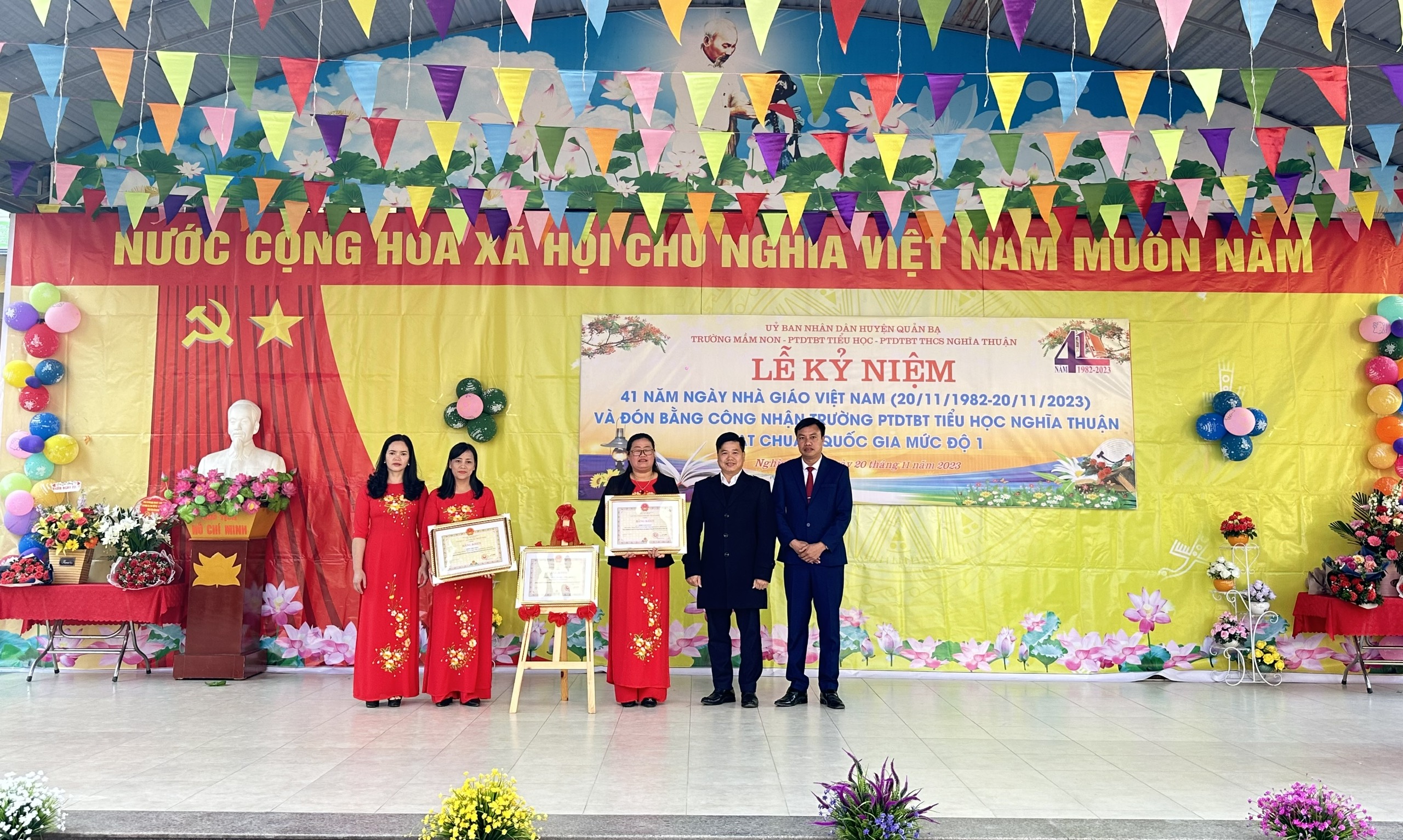 Quản Bạ: Kỷ niệm ngày Nhà giáo Việt Nam và đón bằng công nhận trường PTDTBT Tiểu học Nghĩa Thuận đạt chuẩn quốc gia mức độ 1