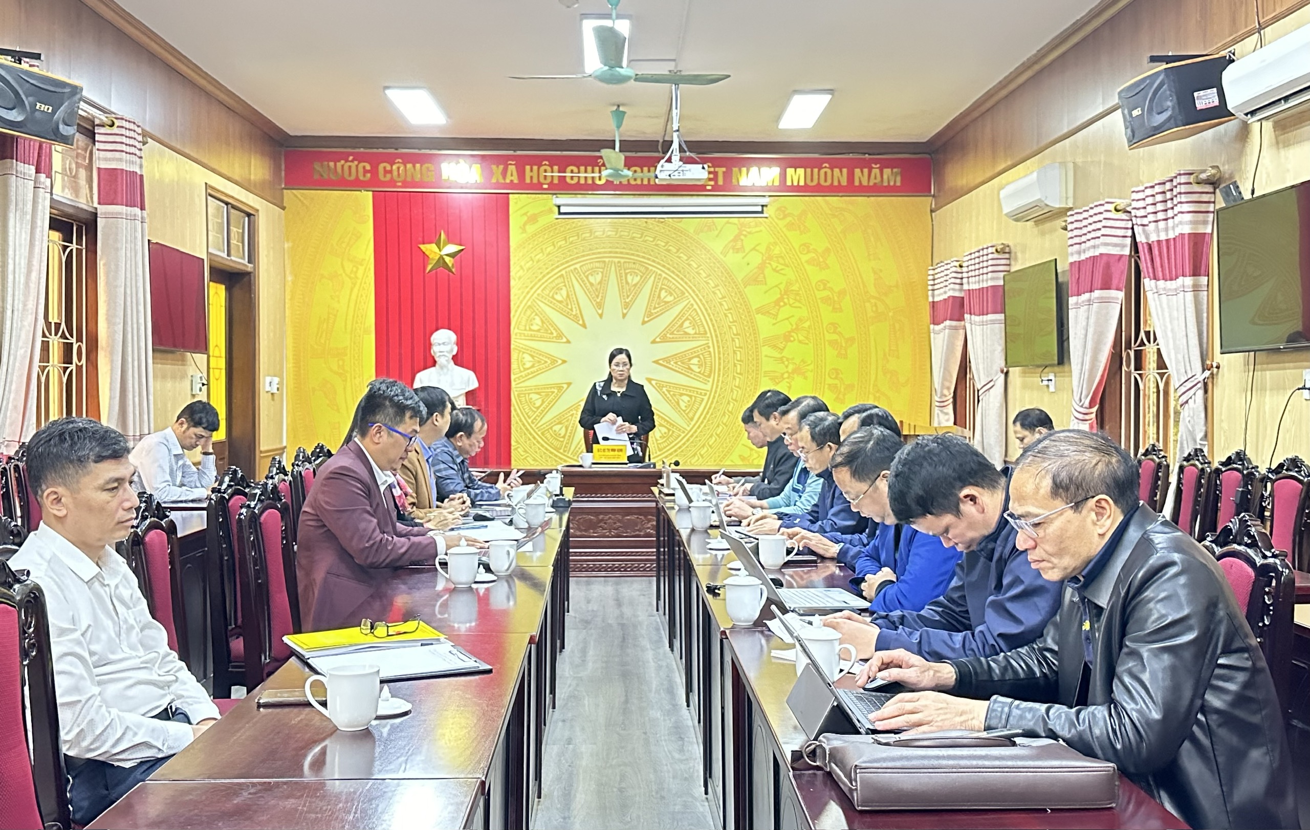 Phó chủ tịch UBND tỉnh Hà Thị Minh Hạnh làm việc tại huyện Quản Bạ