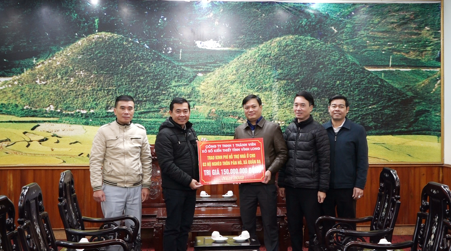 Công ty Xổ số kiến thiết tỉnh Vĩnh Long hỗ trợ kinh phí xây dựng nhà ở tại huyện Quản Bạ