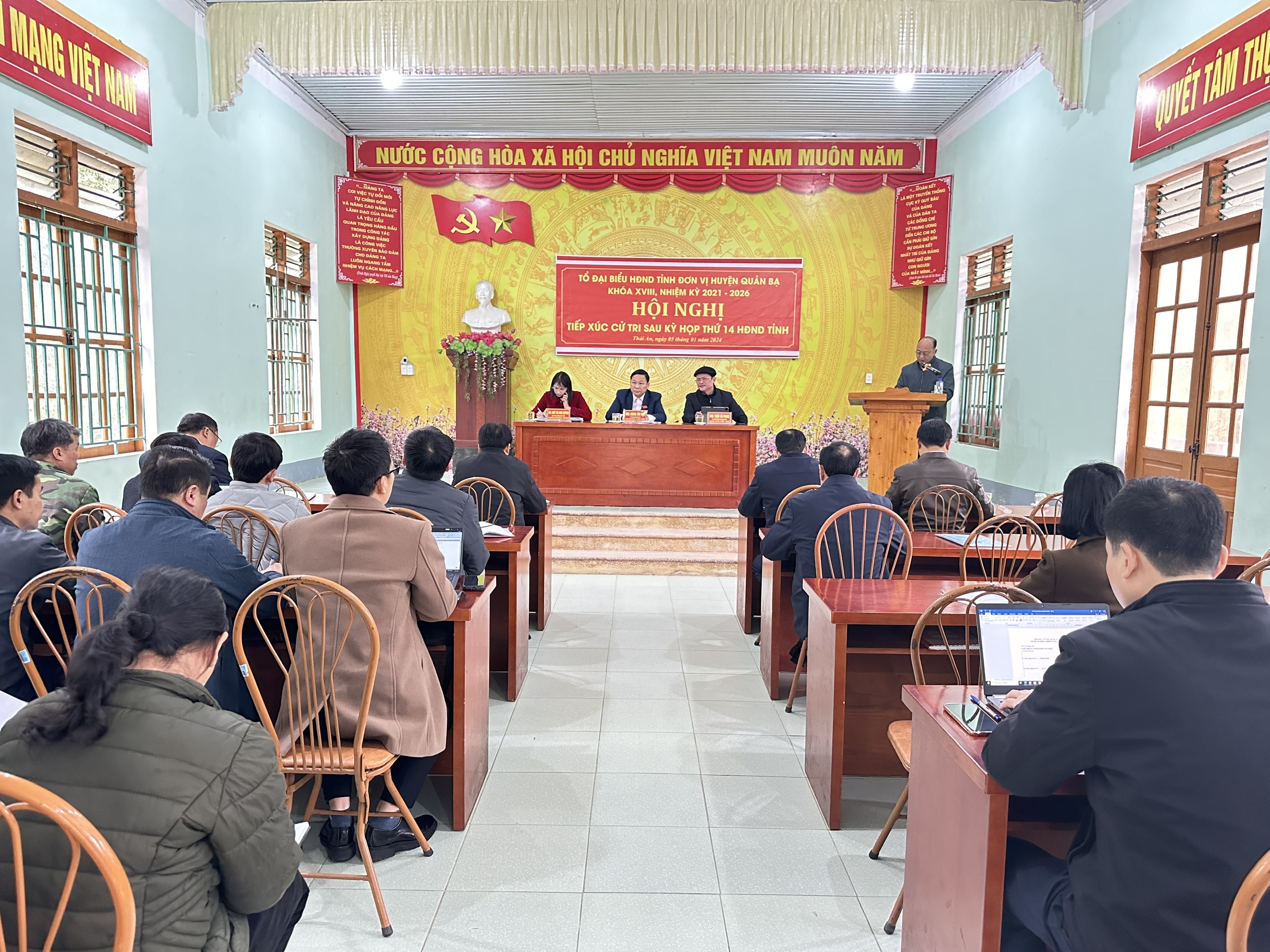 Tổ Đại biểu HĐND tỉnh khóa XVIII đơn vị huyện Quản Bạ tiếp xúc cử tri các xã Thái An và Lùng Tám