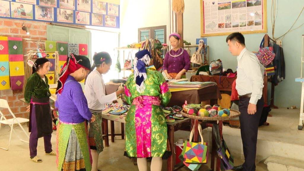 Hợp tác xã dệt lanh Cán Tỷ, nơi gìn giữ bản sắc văn hóa dân tộc Mông