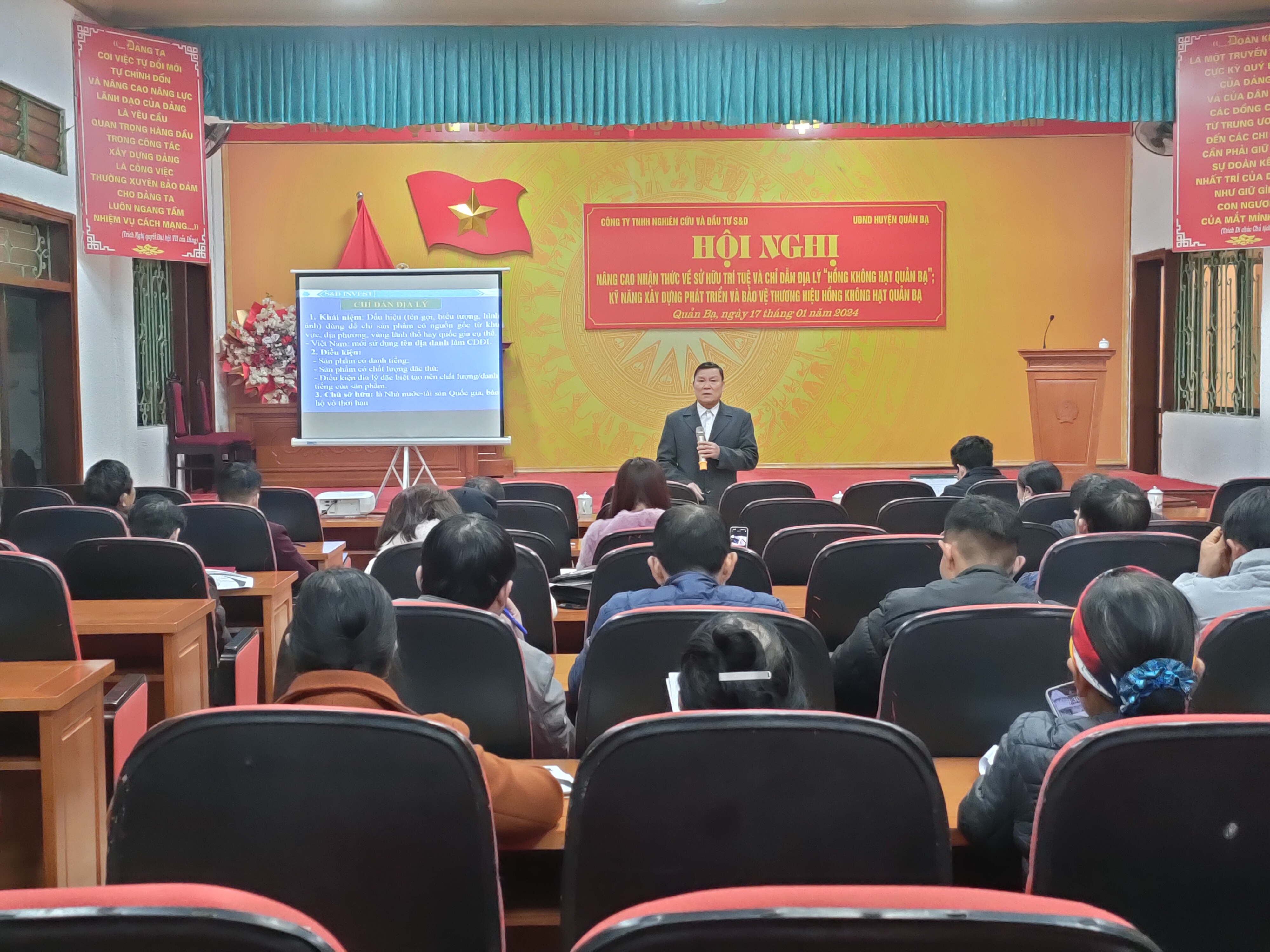 Hội nghị nâng cao nhận thức về sử hữu trí tuệ và chỉ dẫn địa lý Hồng không hạt huyện Quản Bạ.