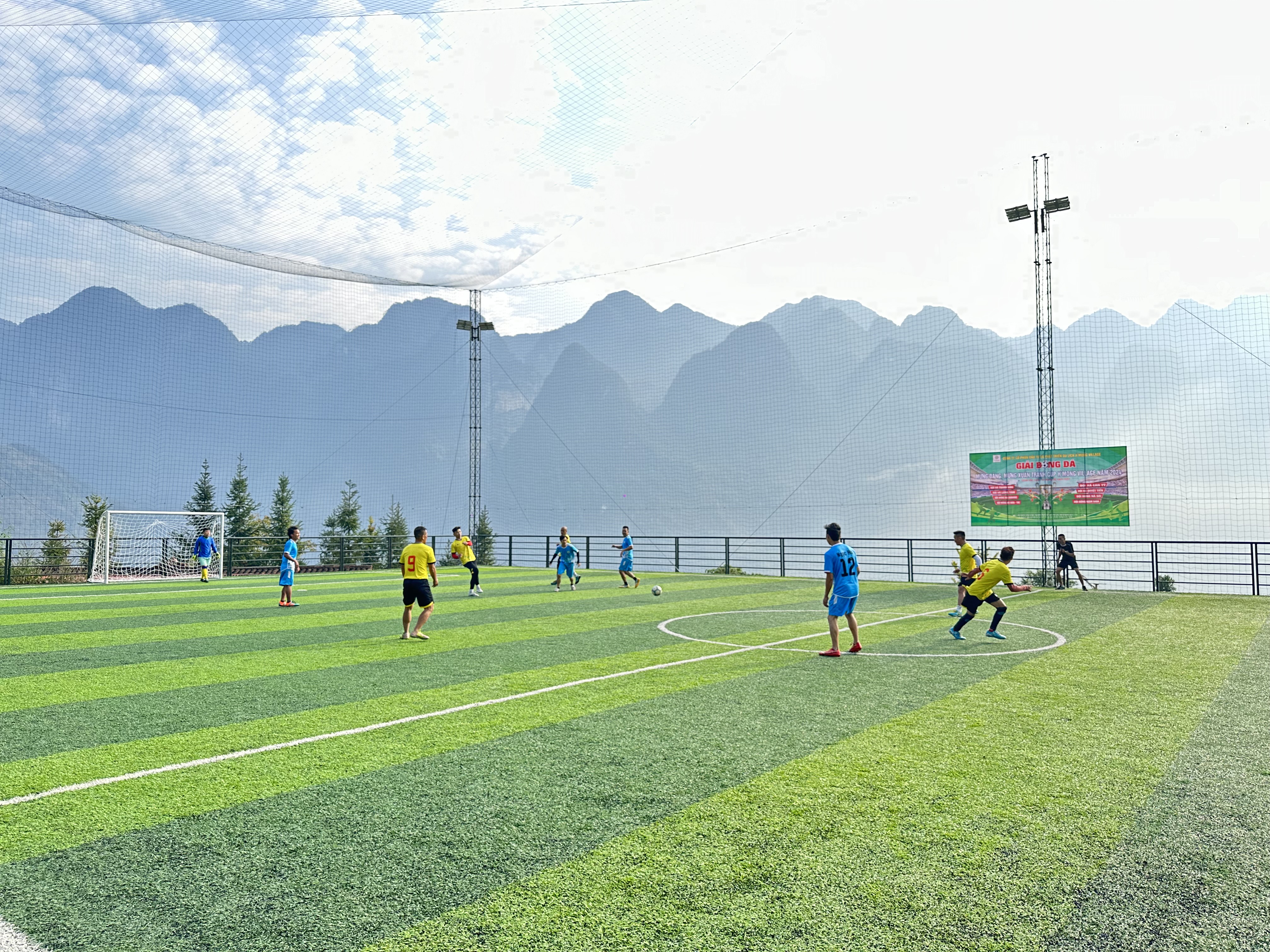 Giải bóng đá 7 người mừng Đảng, mừng xuân tranh cúp H’Mong Village năm 2024