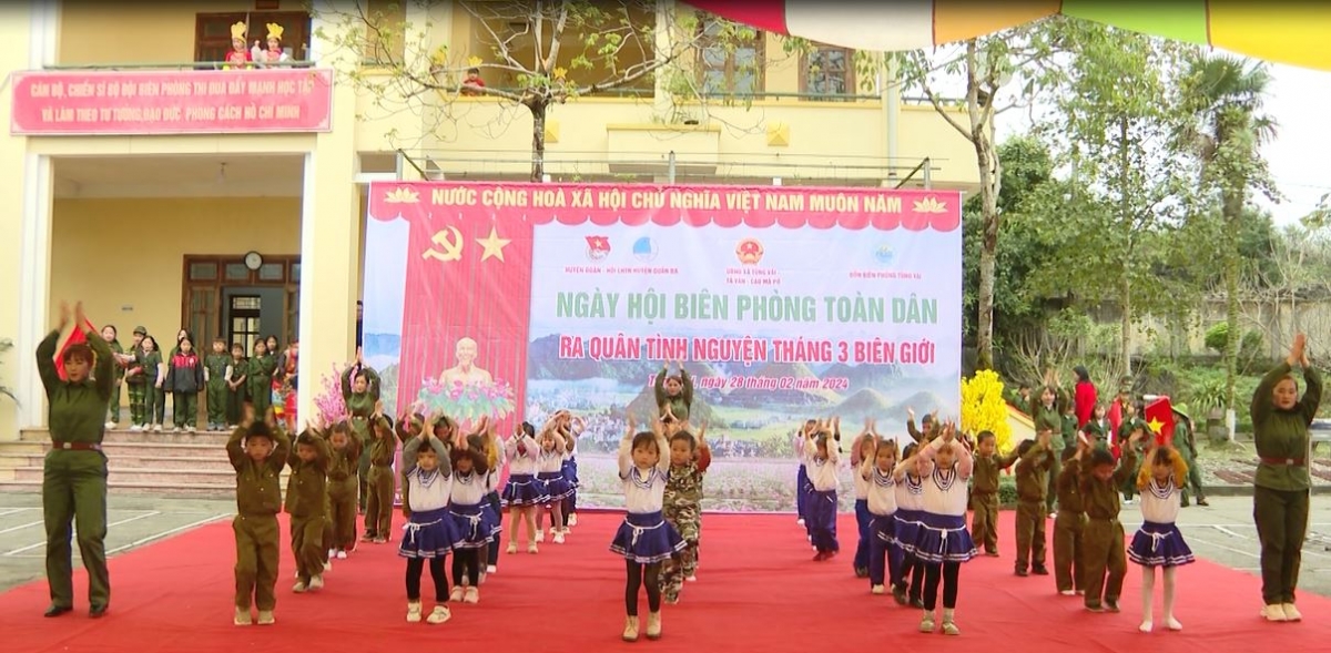 Ngày hội biên phòng toàn dân tại xã Tùng Vài.