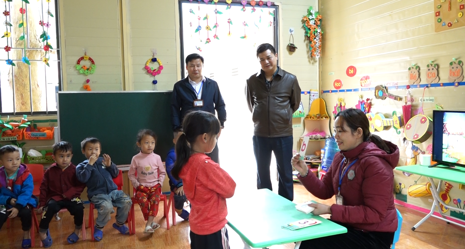 Quản Bạ: Kiểm tra việc thực hiện nâng cao chất lượng giáo dục tại xã Lùng Tám.