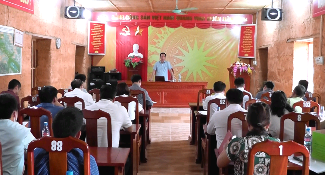 Đoàn công tác Sở NN&PTNT tỉnh Hà Giang làm việc tại huyện Quản Bạ.