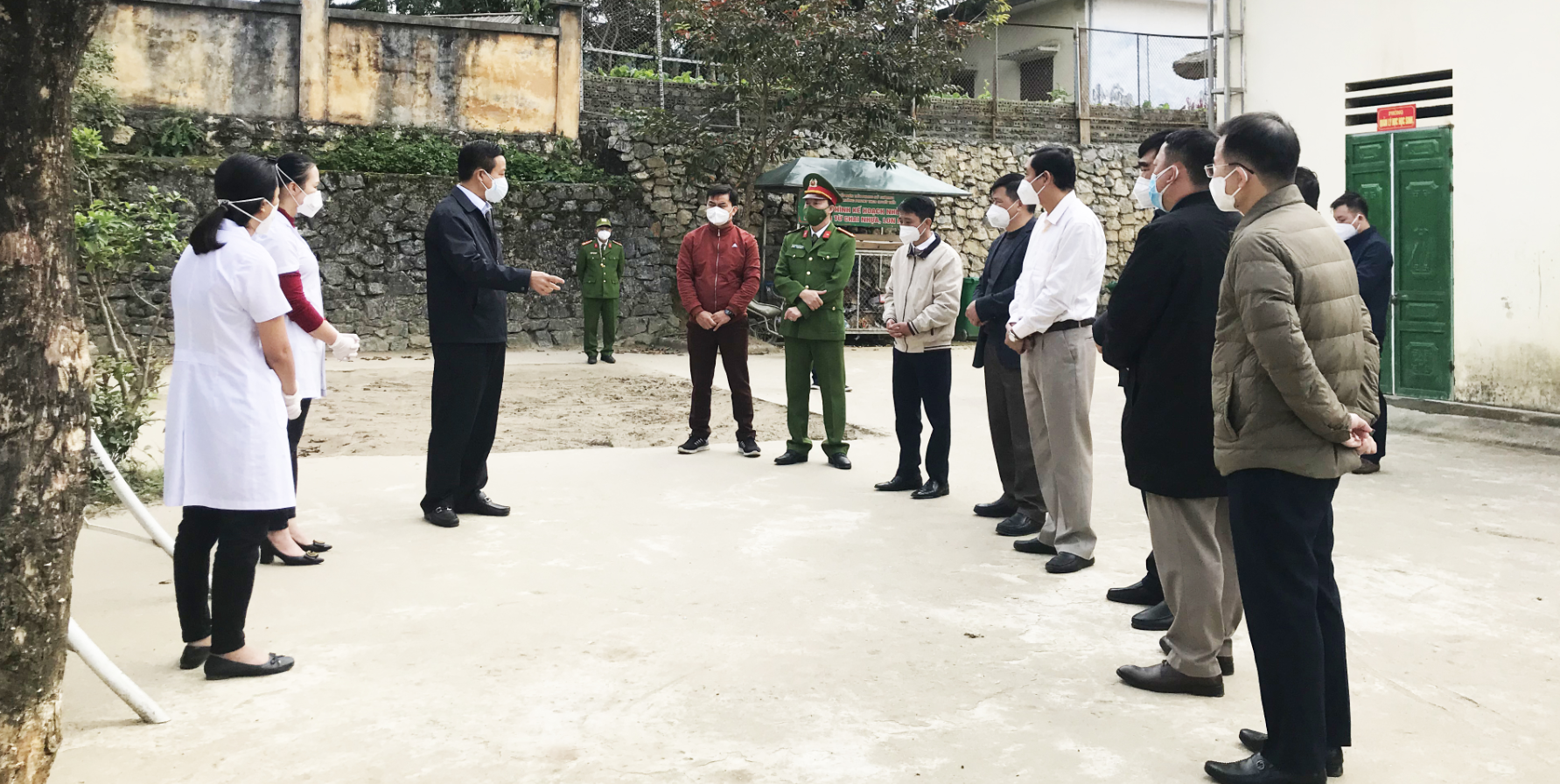 Chủ tịch UBND tỉnh Nguyễn Văn Sơn kiểm tra công tác phòng, chống dịch bệnh tại huyện Quản Bạ.