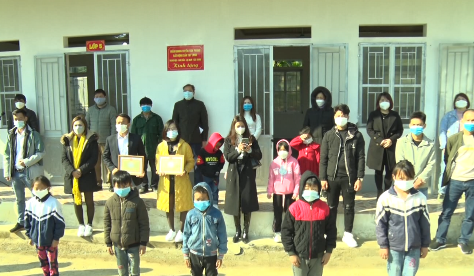 Văn phòng bất động sản tỉnh Bắc Giang bàn giao nhà lớp học tại xã Quản Bạ