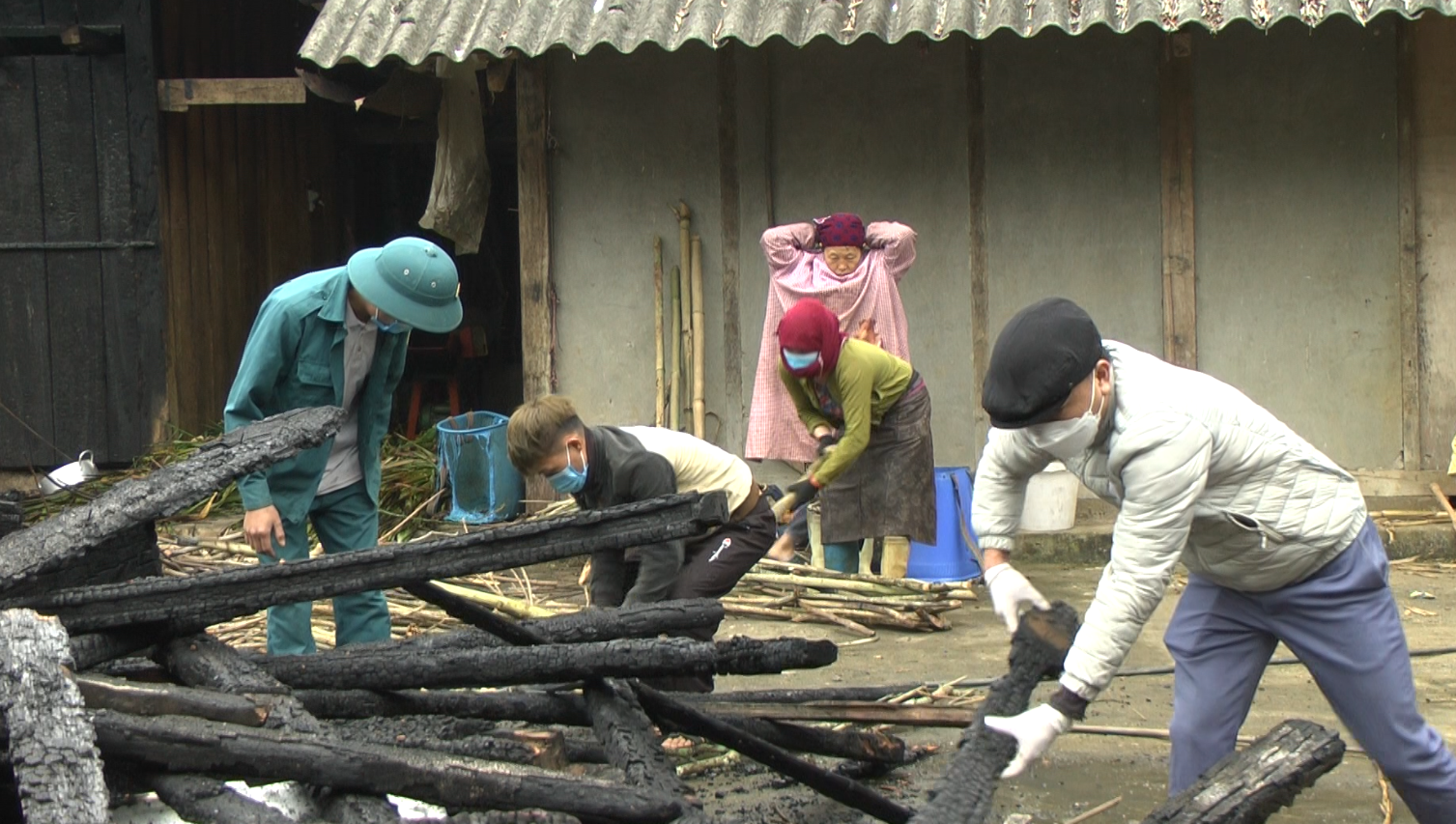 Quản Bạ: Khẩn trương khắc phục vụ hỏa hoạn tại xã Đông Hà.