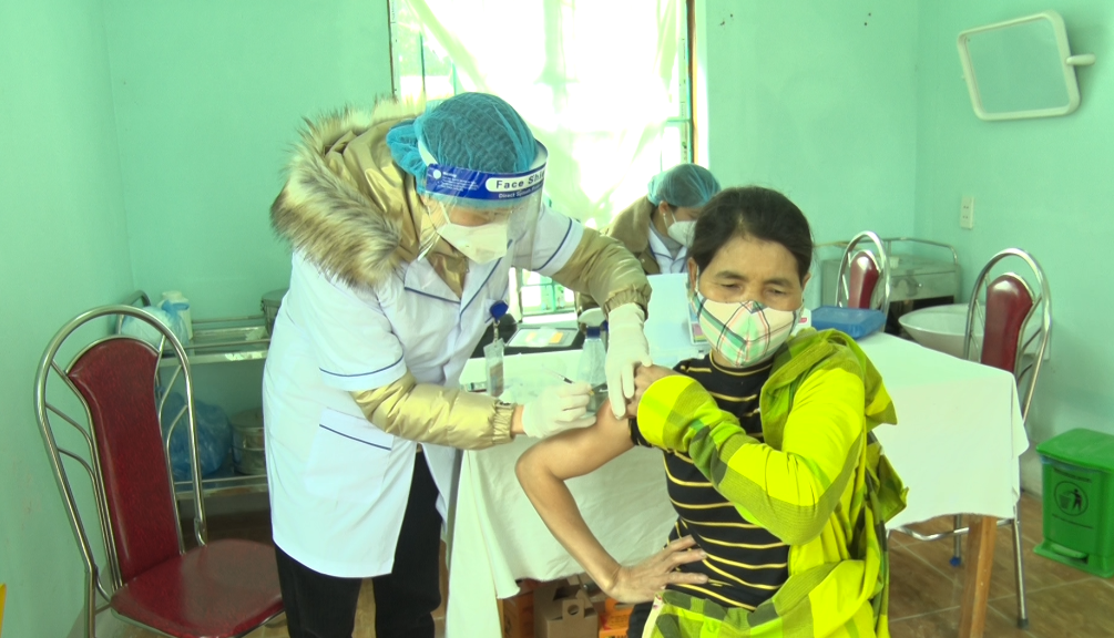 Thị trấn Tam Sơn tổ chức tiêm vacxin phòng Covid-19 đợt 6 lần 10 năm 2022.