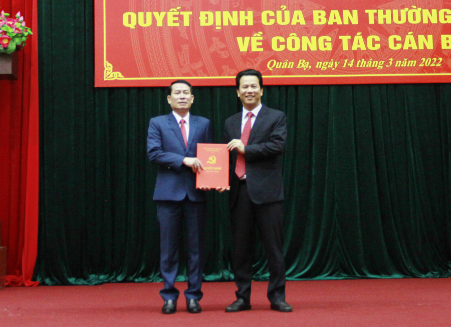 Công bố Quyết định của Ban thường vụ Tỉnh ủy về công tác cán bộ tại huyện Quản Bạ.