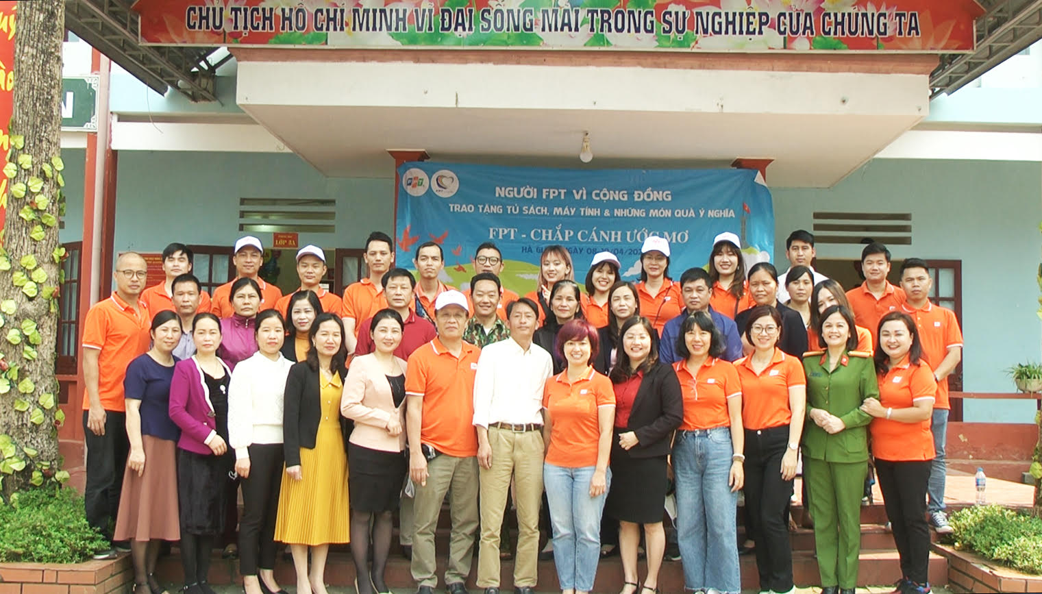 Tập đoàn FPT Việt Nam- chắp cánh ước mơ tại huyện Quản Bạ.