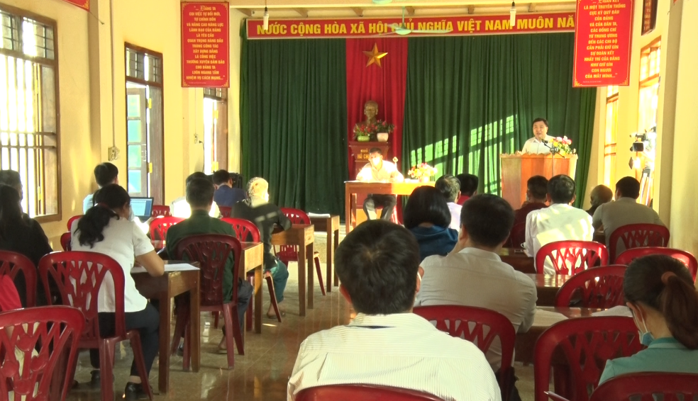 Phó Bí thư Tỉnh ủy Nguyễn Mạnh Dũng dự sinh hoạt Chi bộ thôn Nà Sài