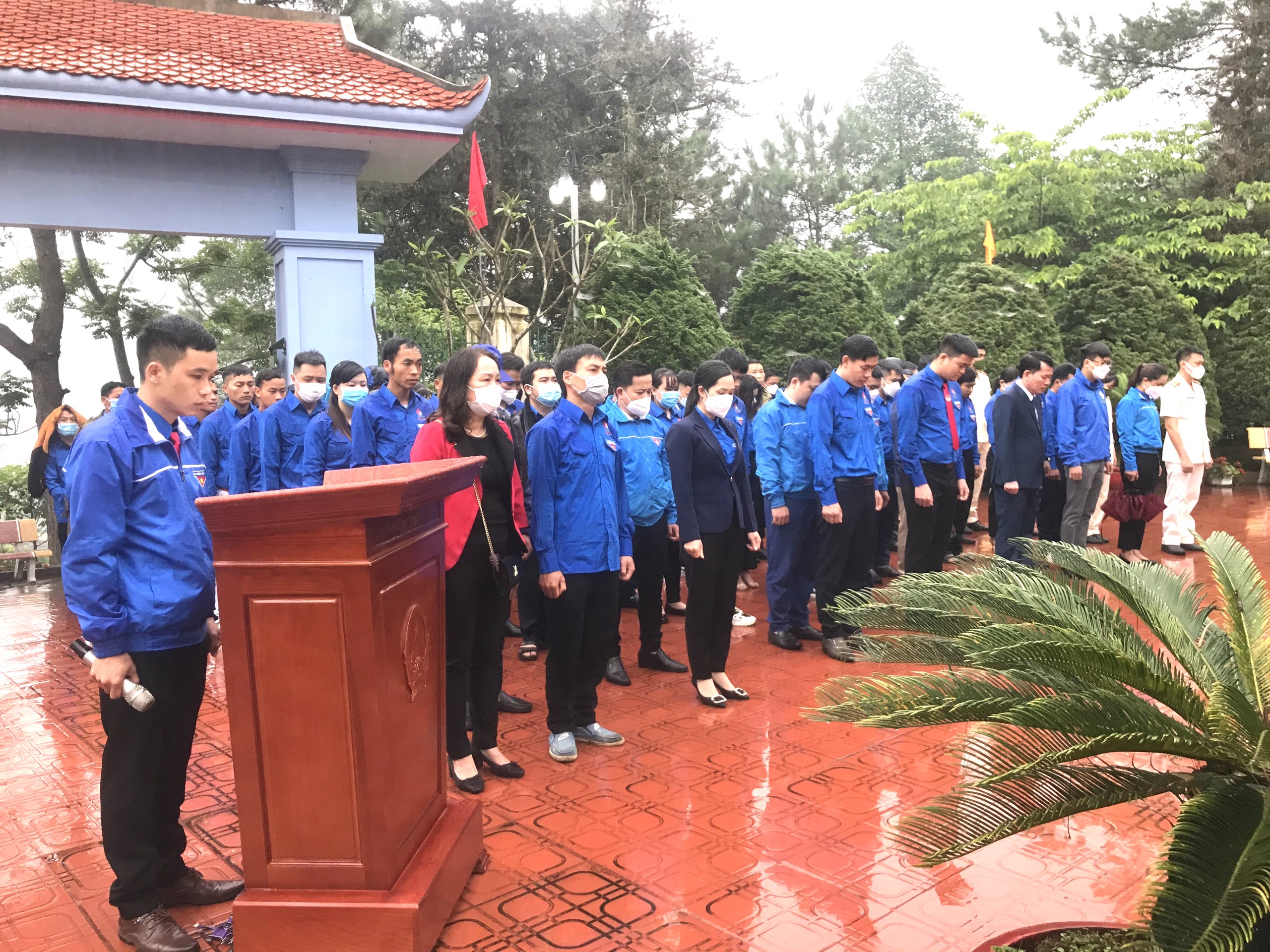 Quản Bạ: Thắp hương tri ân trước thềm Đại hội ĐTNCS Hồ Chí Minh cấp huyện nhiệm kỳ 2022- 2027