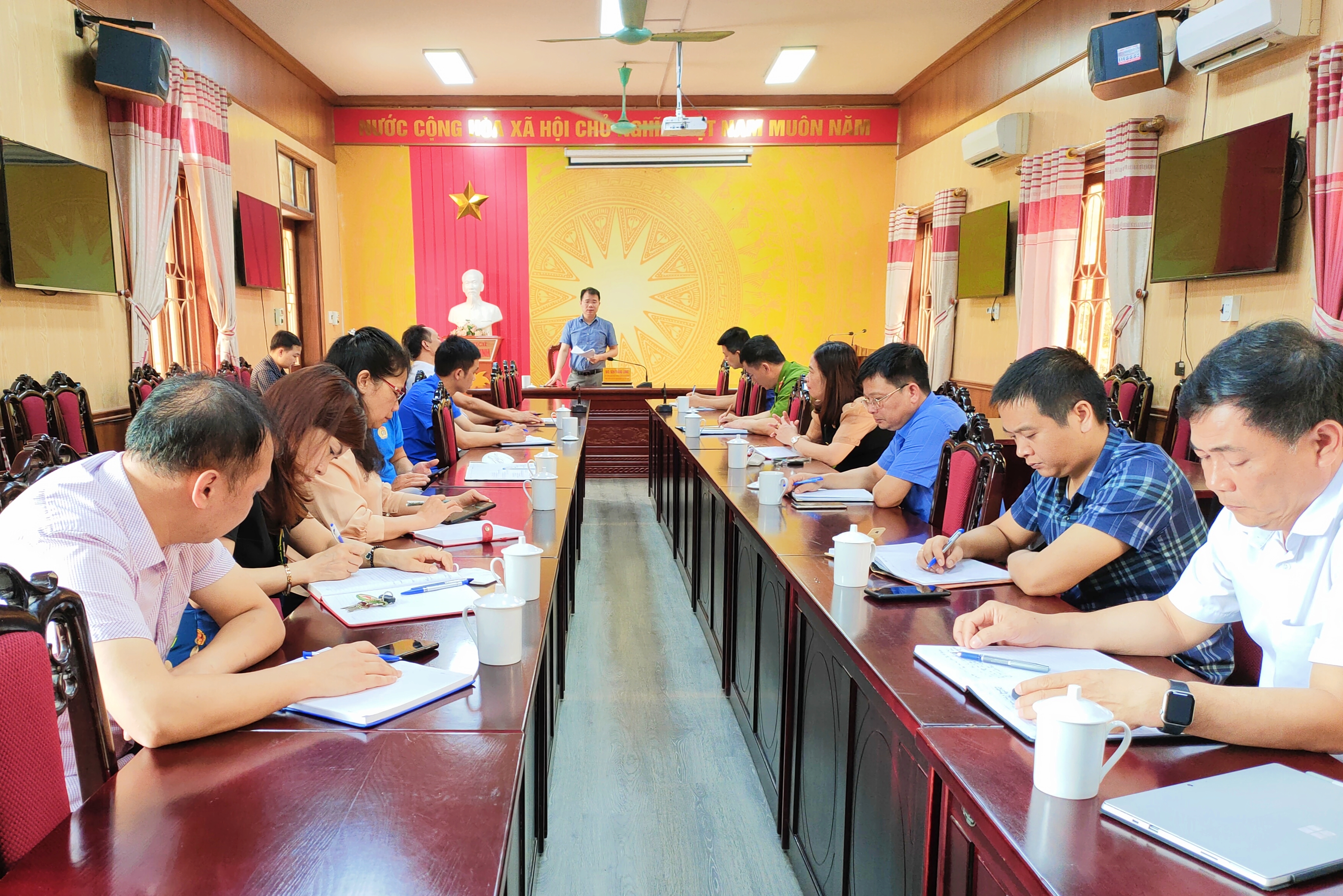 Ban chỉ đạo thi huyện Quản Bạ tổ chức họp chuẩn bị cho kỳ thi THPT năm 2022.