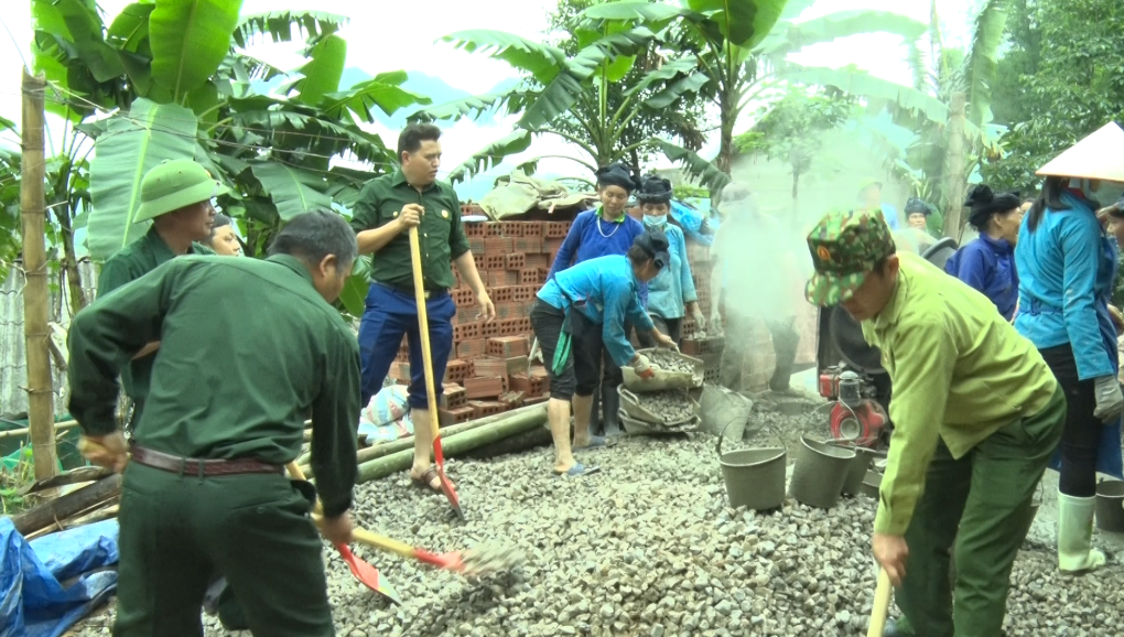 Hội cựu chiến binh huyện Quản Bạ hỗ trợ xây nhà cho hội viên nghèo xã Nghĩa Thuận.