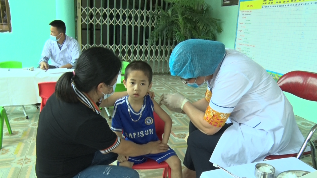 TT Tam Sơn phấn đấu 95 % trở lên trẻ từ 5 đến dưới 12 tuổi được tiêm phòng vắc xin phòng Covid-19 lần 3.