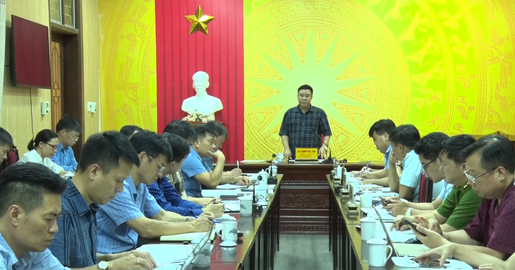 Phó Chủ tịch Thường trực UBND tỉnh Hoàng Gia Long làm việc tại huyện Quản Bạ
