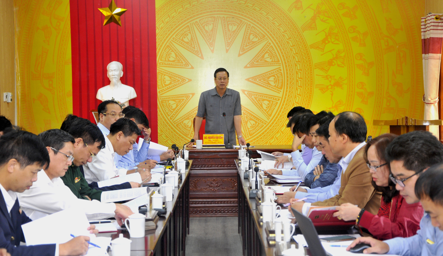 Chủ tịch UBND tỉnh Nguyễn Văn Sơn làm việc với lãnh đạo huyện Quản Bạ