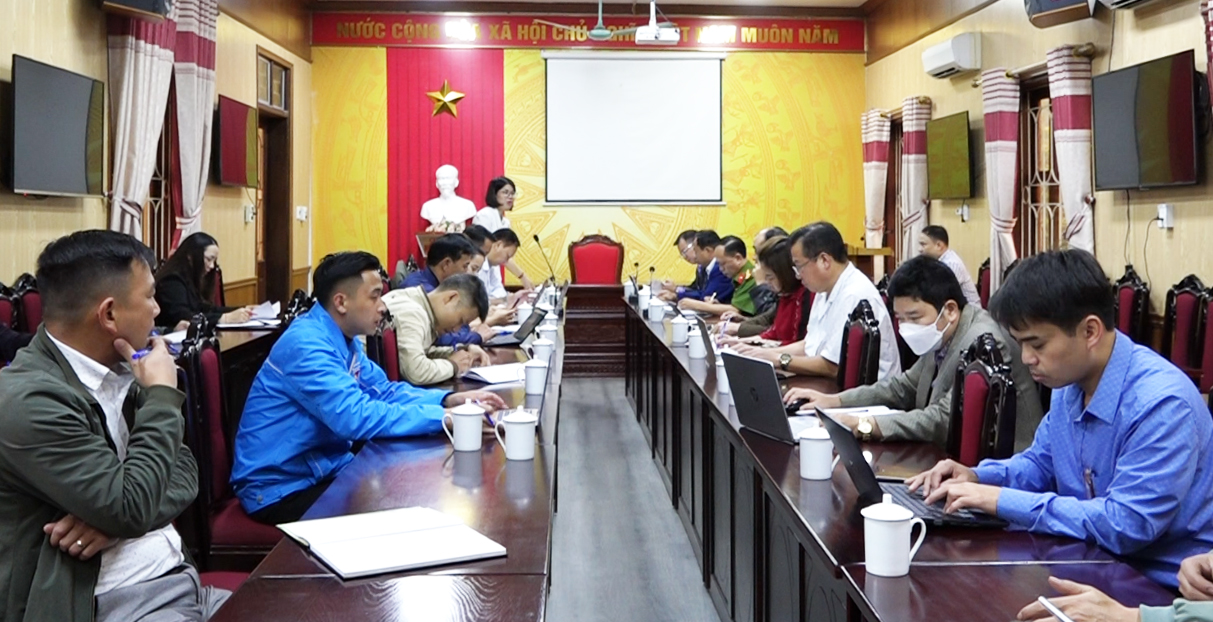 Đoàn công tác Sở VHTT và DL tỉnh làm việc tại huyện Quản Bạ.