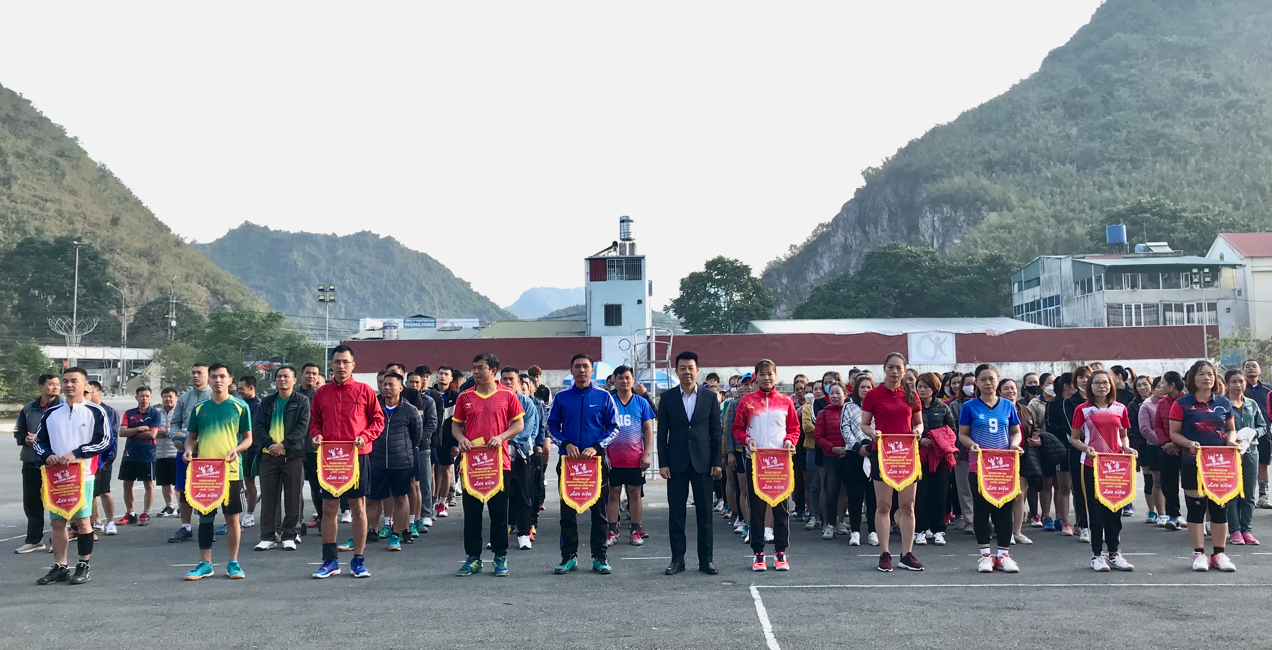 Quản Bạ. Giải bóng chuyền chào mừng kỷ niệm 40 năm ngày nhà giáo Việt Nam