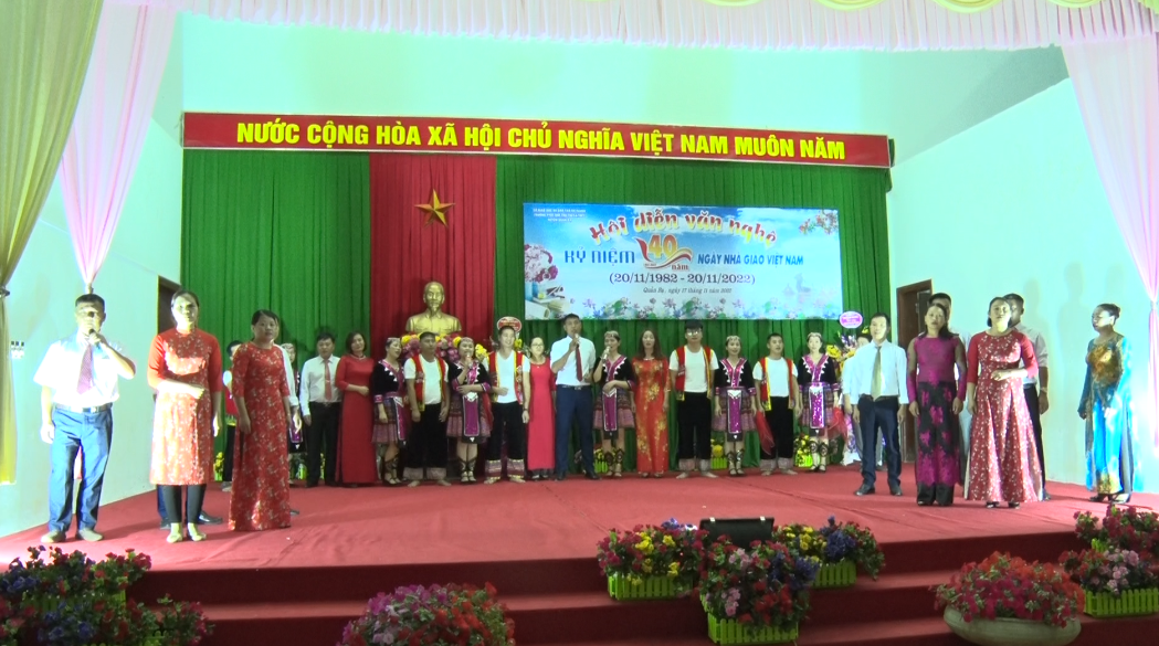 Hội diễn văn nghệ chào mừng kỷ niệm 40 năm ngày Nhà giáo Việt Nam.