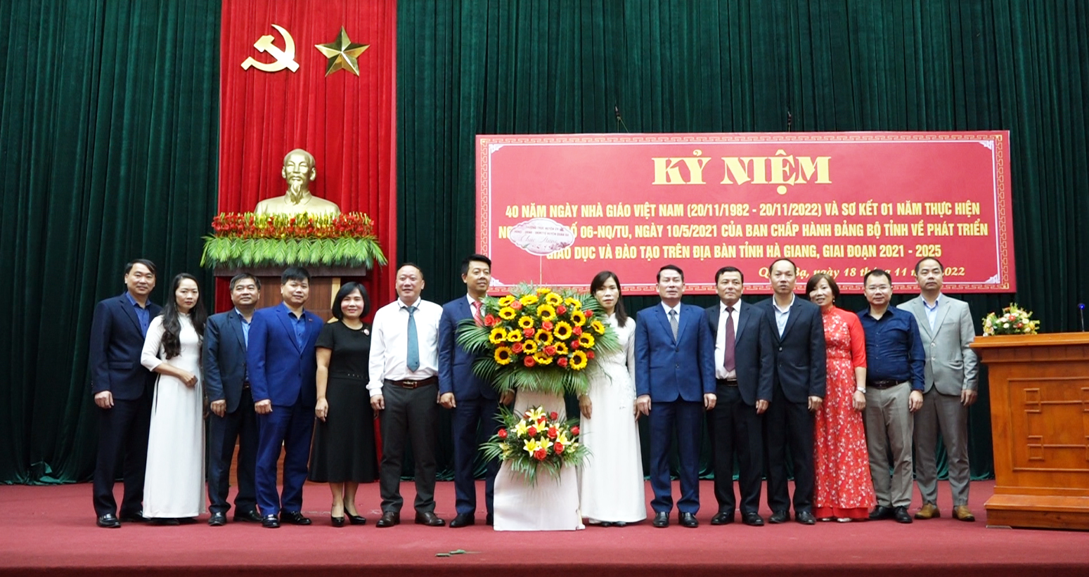 Quản Bạ: Lễ kỷ niệm 40 năm ngày nhà giáo Việt Nam và sơ kết thực hiện Nghị quyết 06 của BCH Đảng bộ tỉnh.