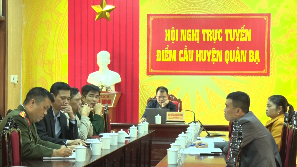 Điểm cầu huyện Quản Bạ dự họp nghe báo cáo chuẩn bị tổ chức các sự kiện của tỉnh