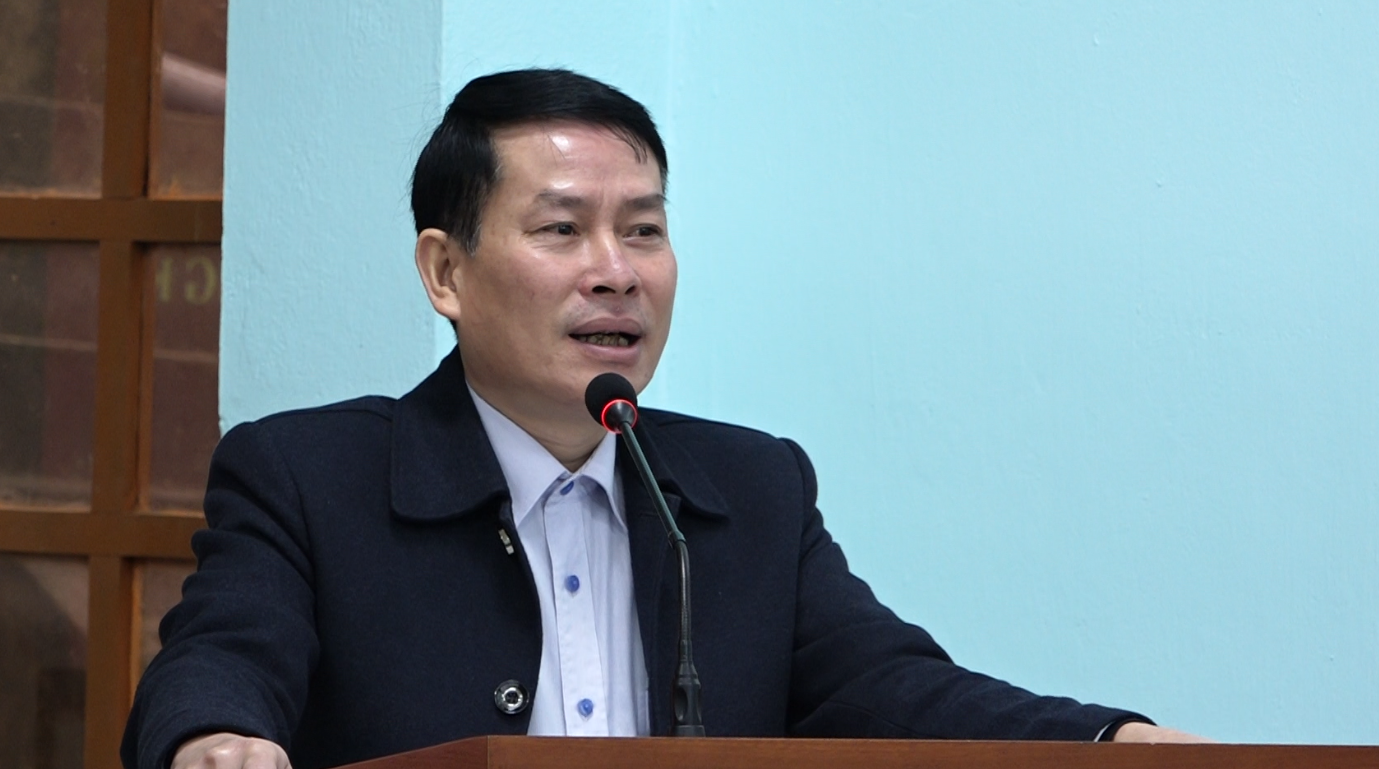Bí thư Huyện ủy Đỗ Văn Hùng chỉ đạo các nhiệm vụ đối với ngành Giáo dục và Đào tạo huyện.