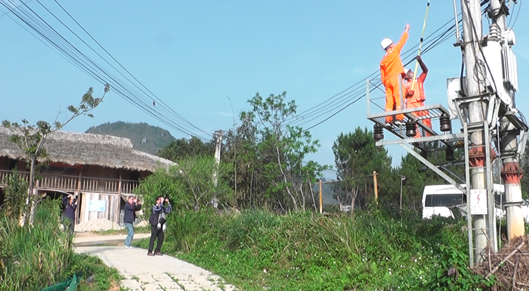 Trại sáng tác ảnh nghệ thuật ngành Điện lực tại huyện Quản Bạ.