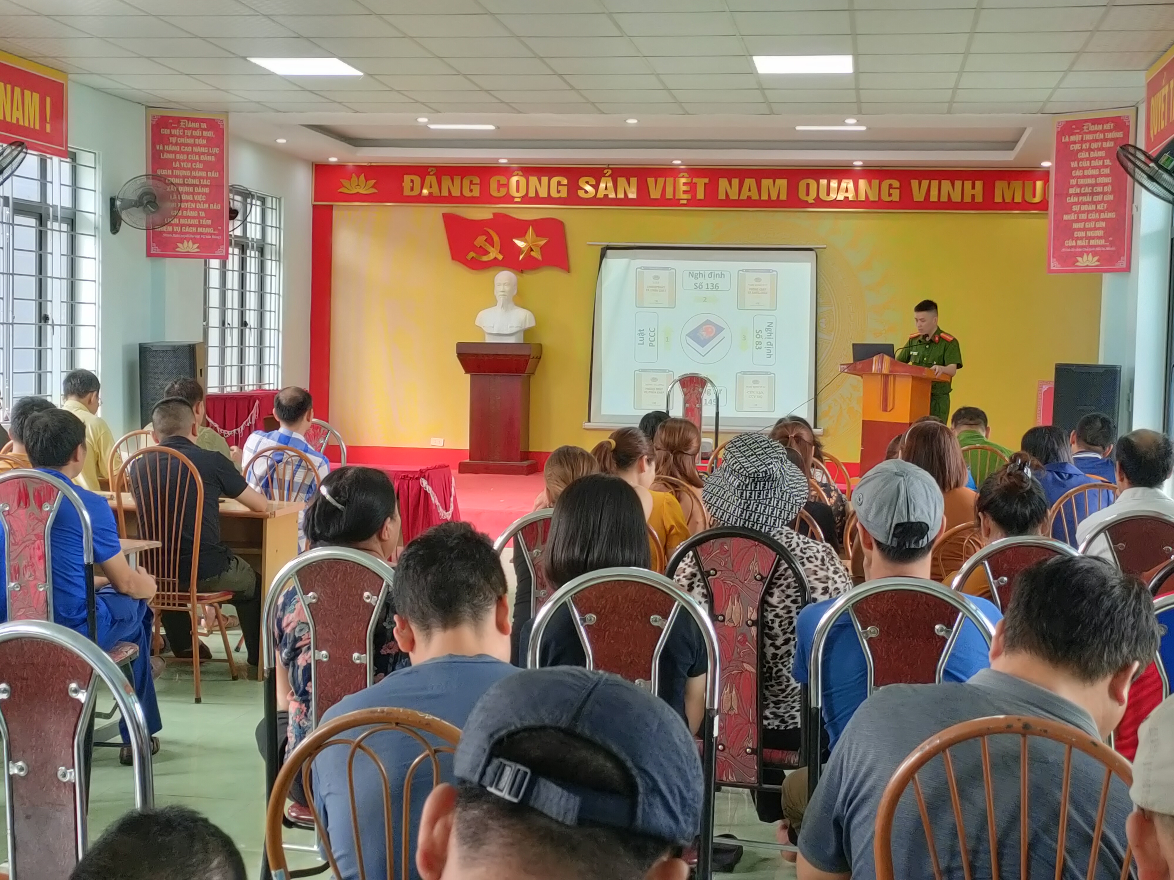Thị trấn Tam Sơn Khai mạc lớp tập huấn, huấn luyện bồi dưỡng nghiệp vụ phòng cháy, chữa cháy năm 2023.