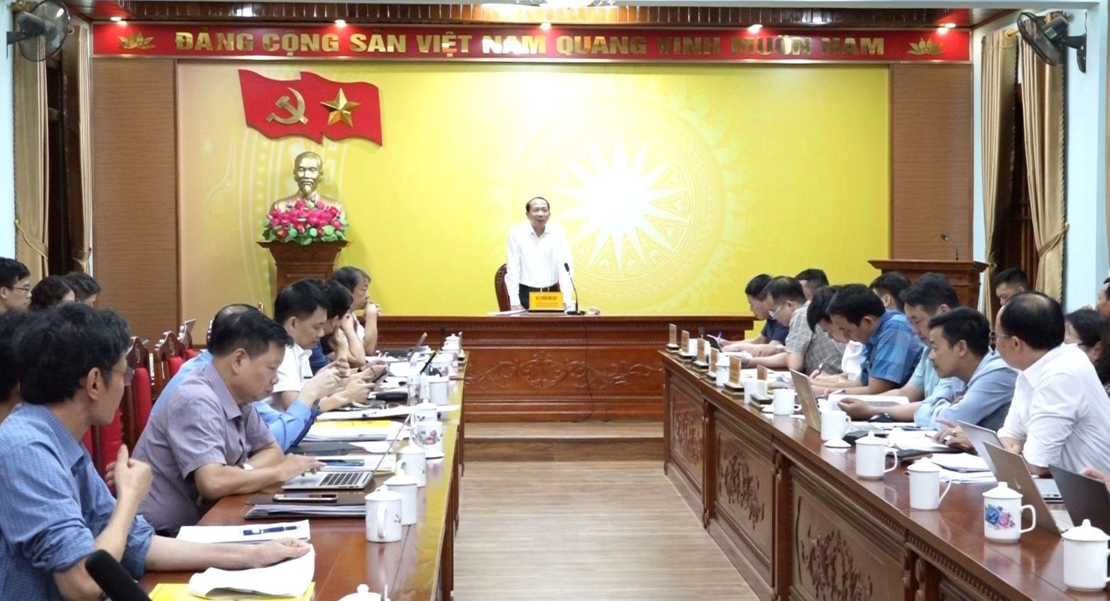 Phó Chủ tịch UBND tỉnh Trần Đức Quý làm việc tại huyện Quản Bạ.