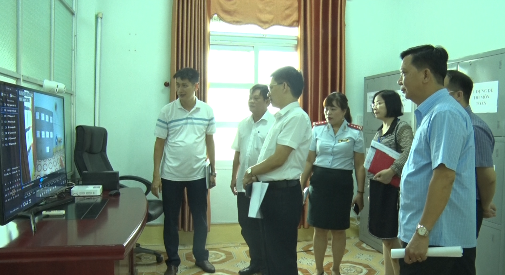 Đoàn công tác số 3 BCĐ  kỳ thi tốt nghiệp tỉnh kiểm tra công tác chuẩn bị kỳ thi tốt nghiệp THPT năm 2023 trên địa bàn huyện Quản Bạ