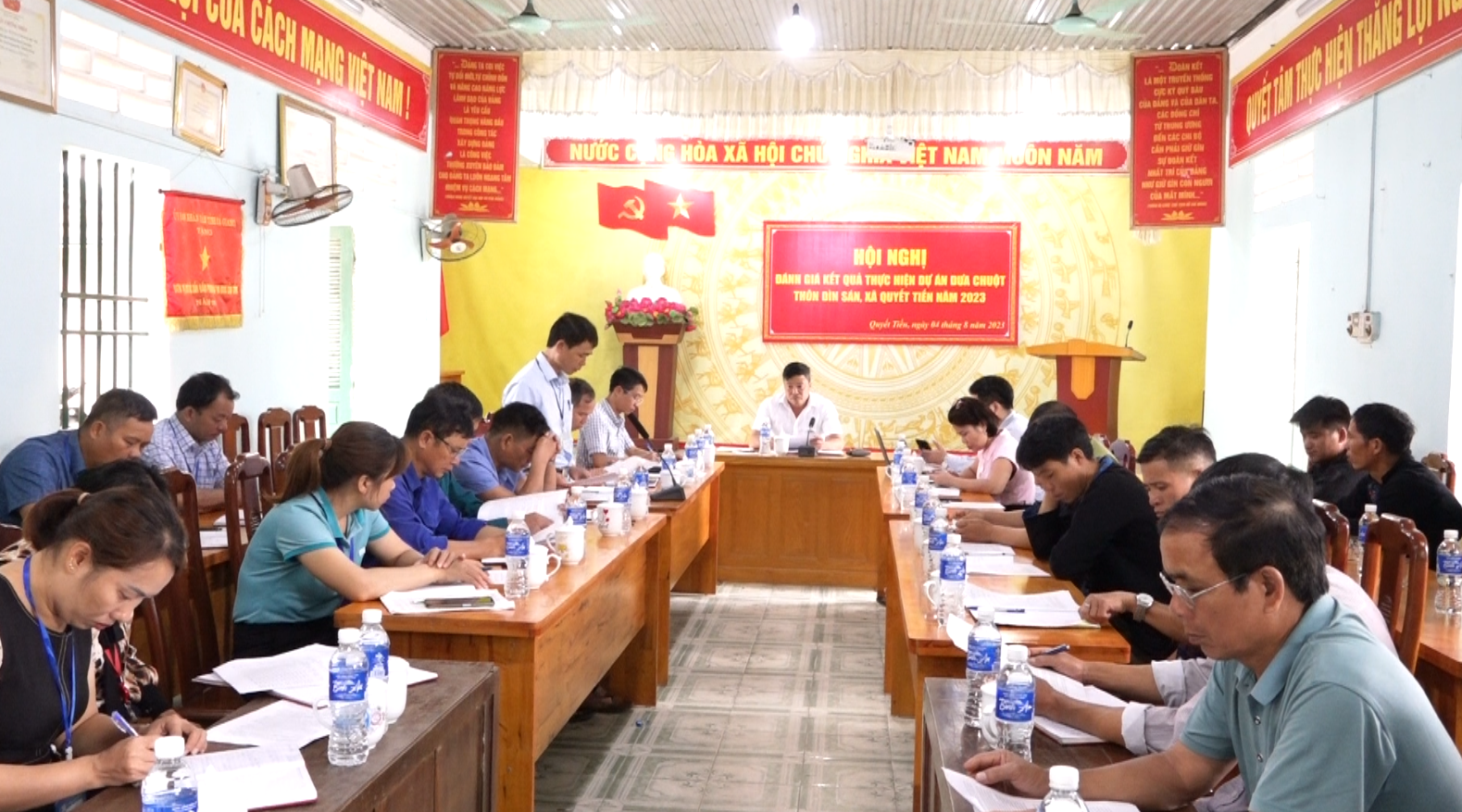 Hội nghị đánh giá kết quả thực hiện dự án dưa chuột thôn Dìn Sán, xã Quyết Tiến năm 2023.